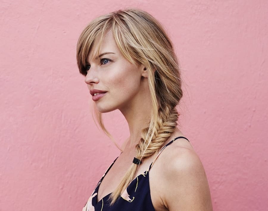 long blonde layered hair