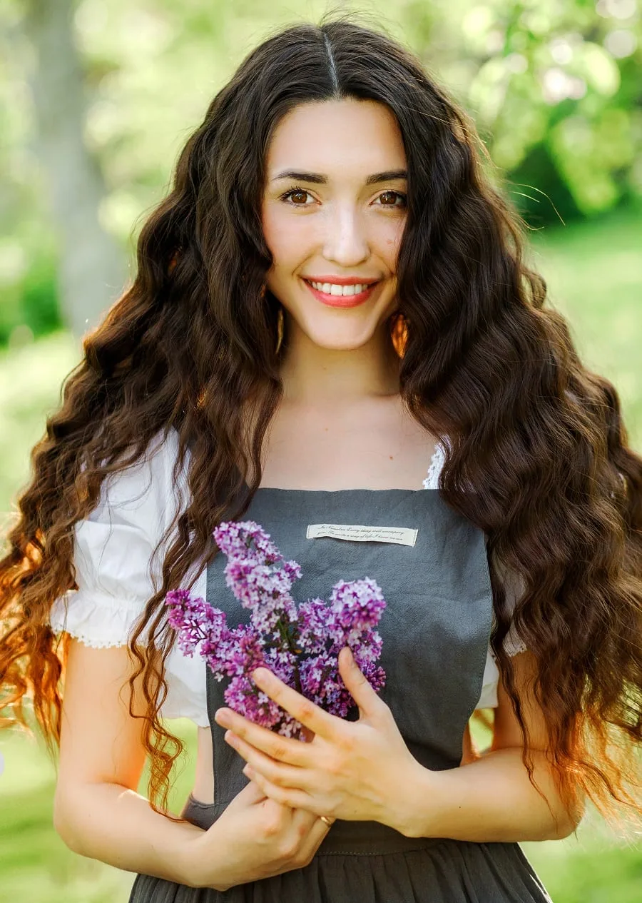 long curly hairstyle for apron dress