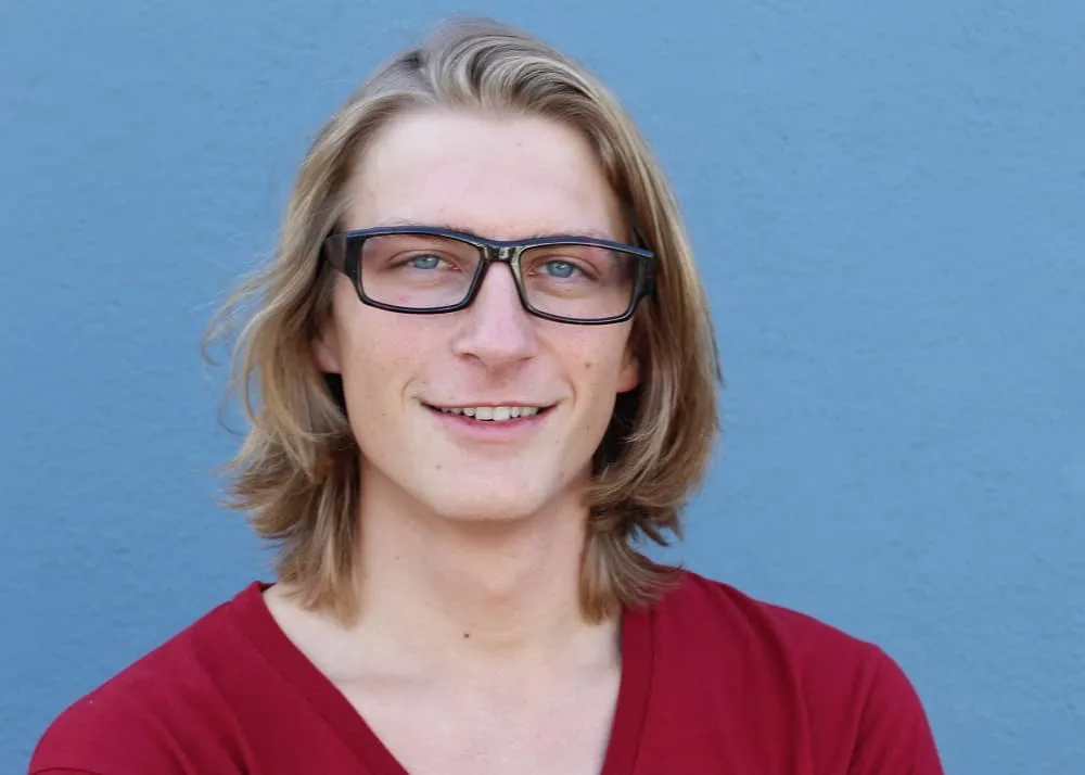 long hairstyle for men with glasses