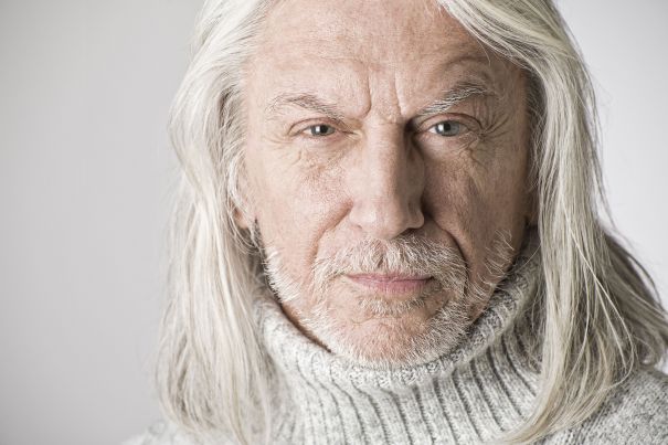 20 Of The Coolest Long Hairstyles For Older Men Hairstyle Camp