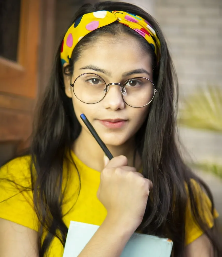 long headband hairstyle with glasses