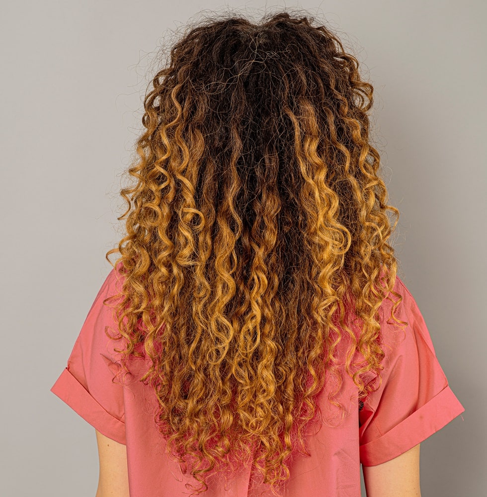 long u-shaped curls with highlights