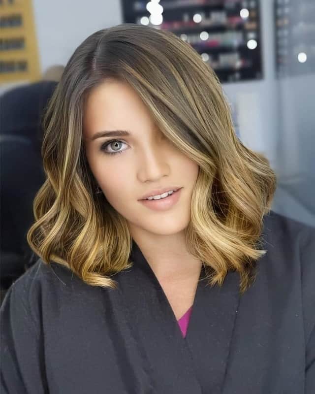 wavy lob with side part 