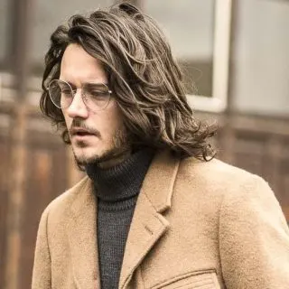 long wavy hairstyle for men