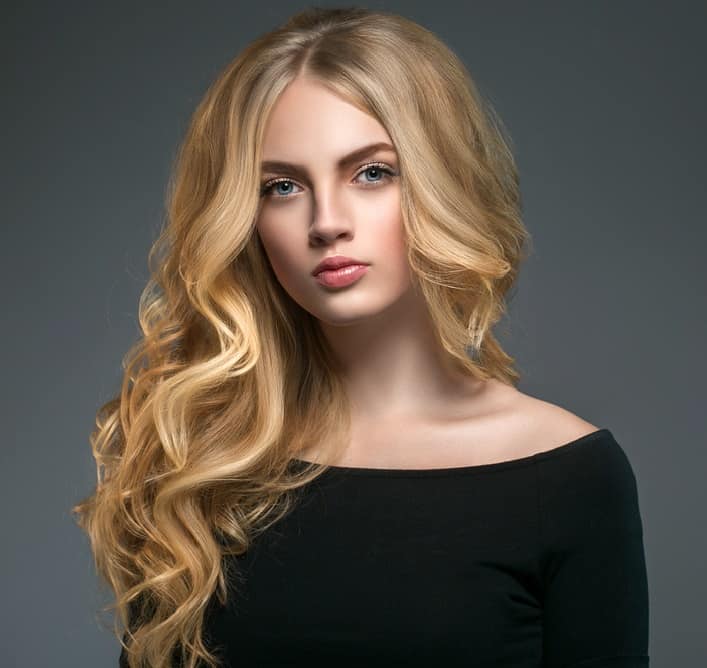 long wavy hairstyle for round face