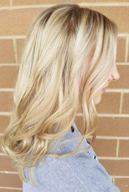 loose curls on medium length blonde hair