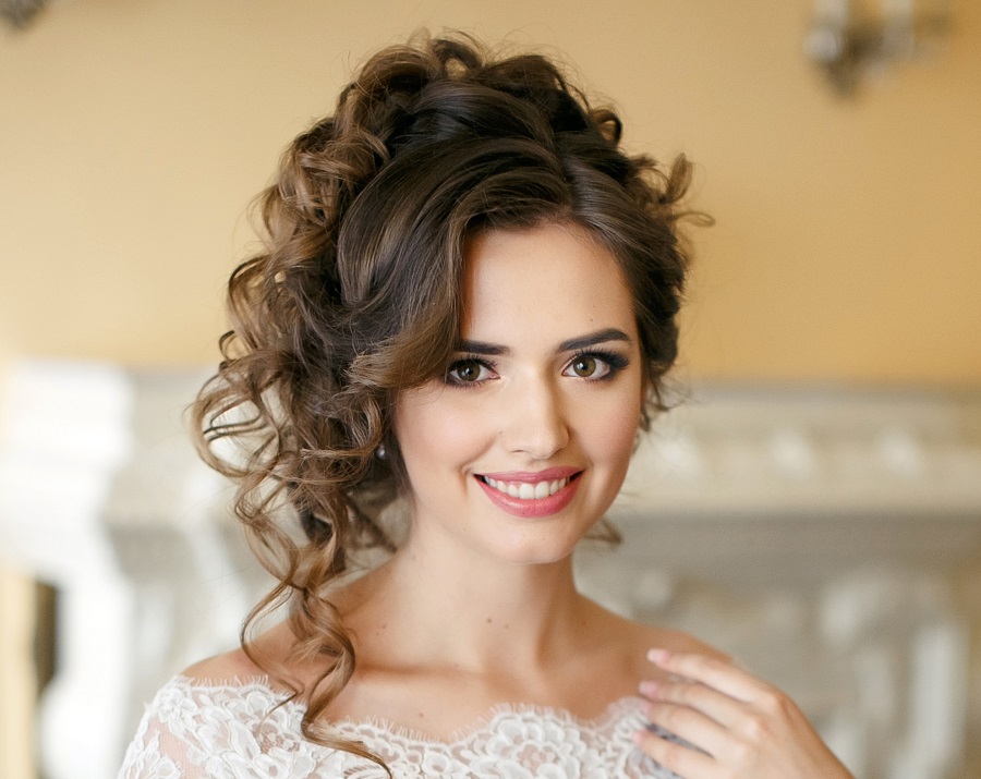 loose curly hairstyle for wedding