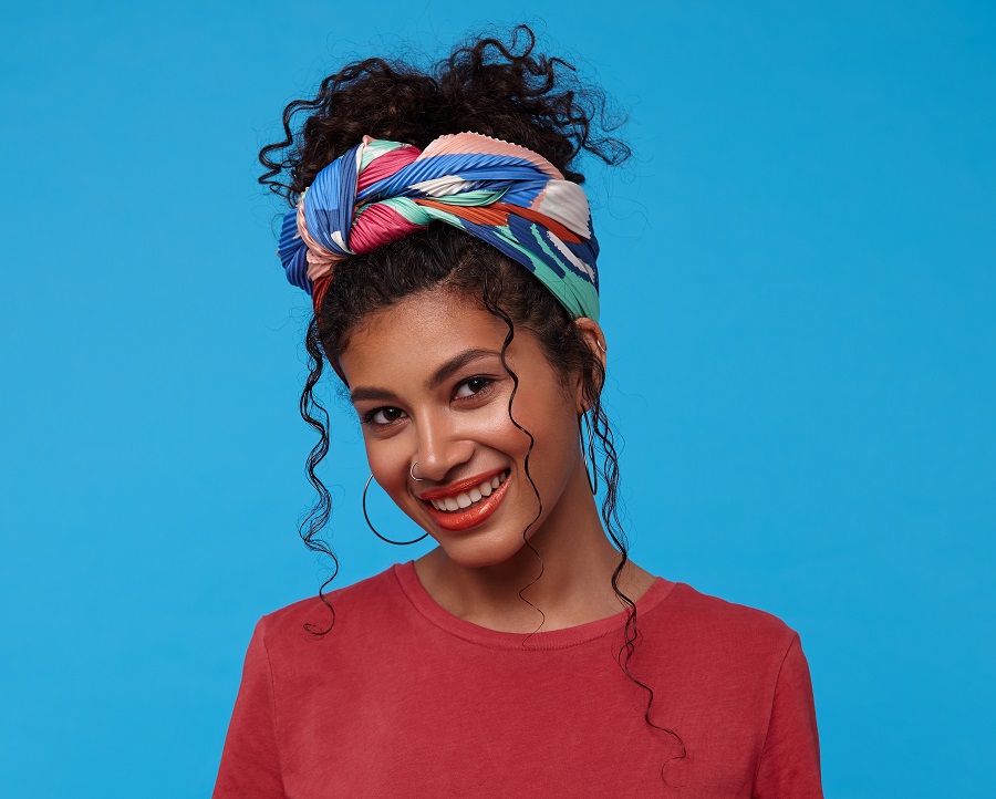 loose curly hairstyle with bandana