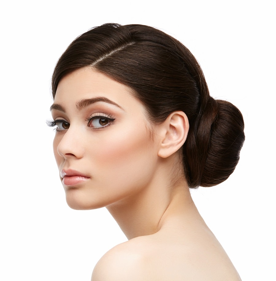 low hair bun for square faces