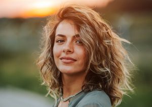 20 Best Low Maintenance Haircuts for Frizzy Hair – Hairstyle Camp