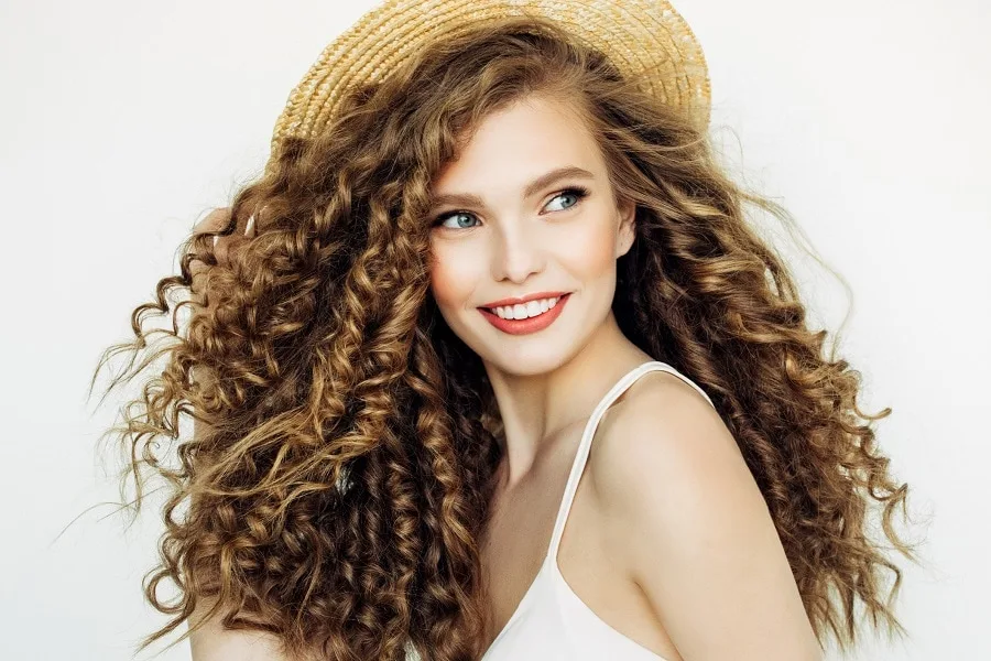 low maintenance long curly hairstyle