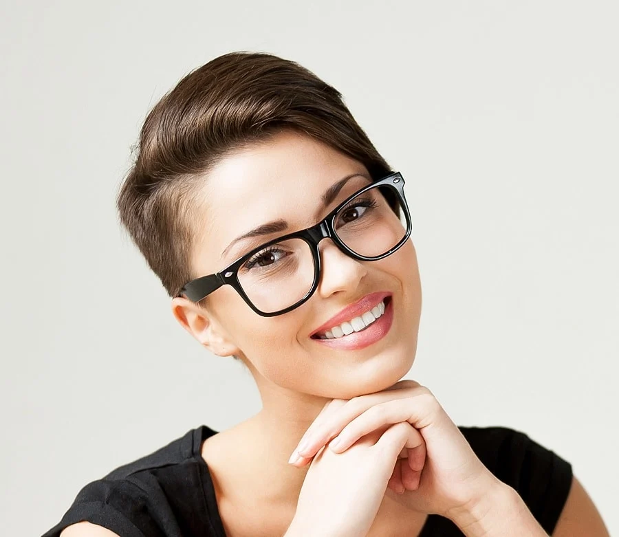 low maintenance pixie hairstyle for women with glasses