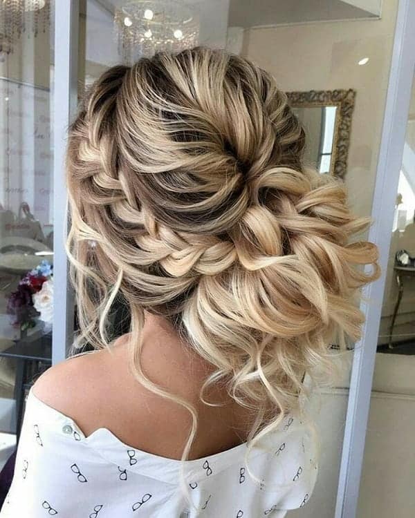 20 Romantic Bun Hairstyles for Prom That Are Easy to Do