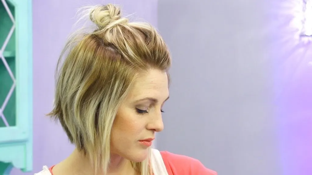  womens favorite Messy Bun For Short Hairstyle