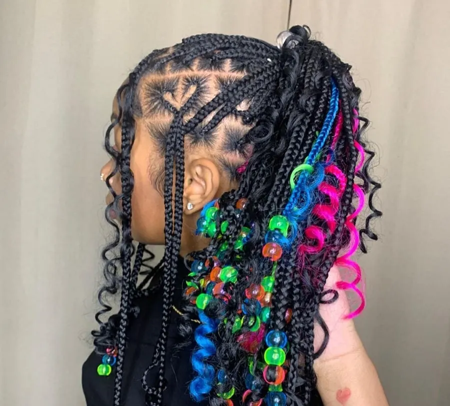 medium curly knotless braids with beads