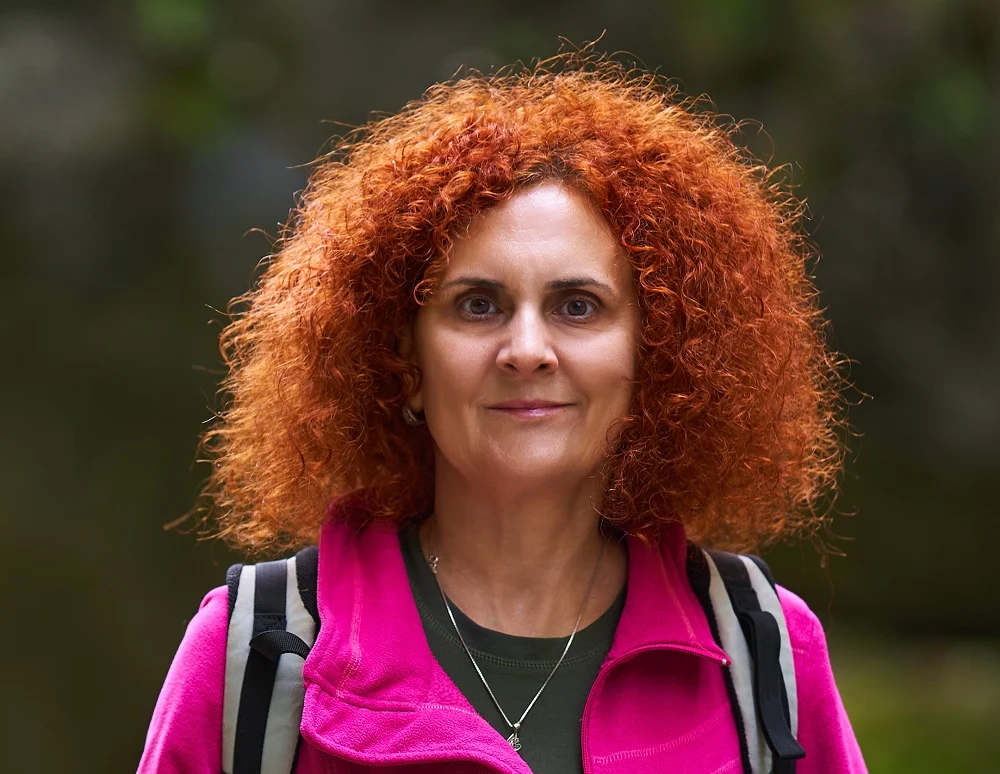 medium ginger curly hairstyle for women over 50