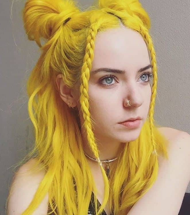 medium yellow hairstyle for women with round face
