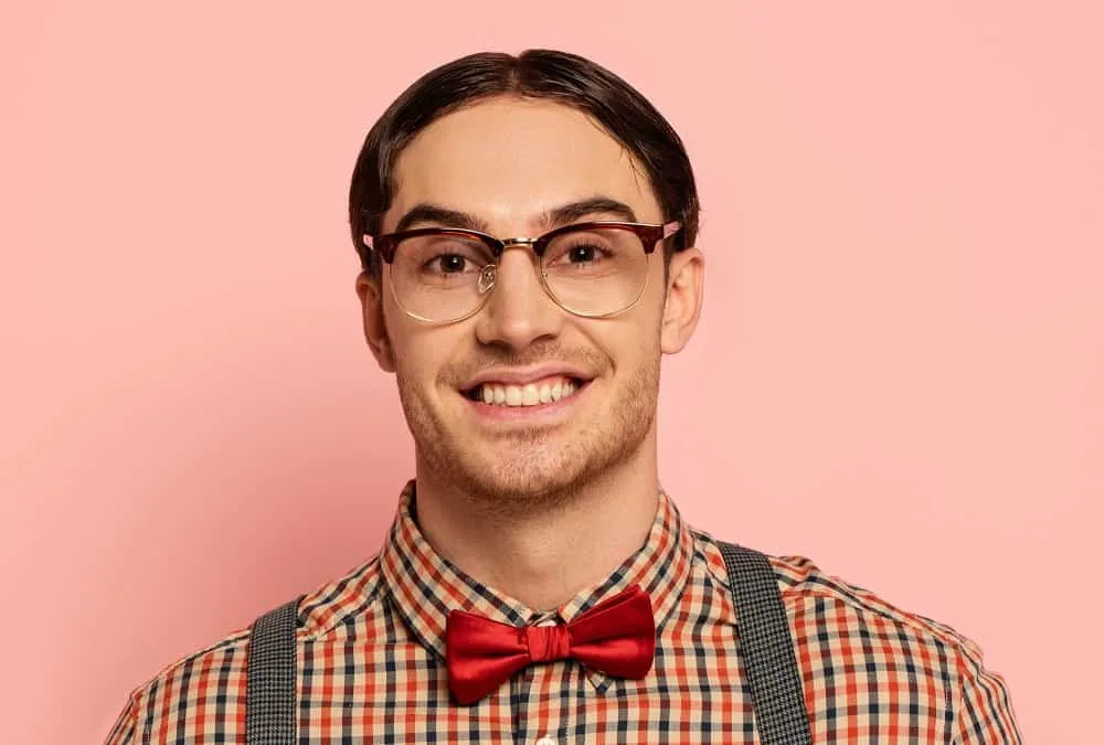 men's 1920s middle part hairstyle