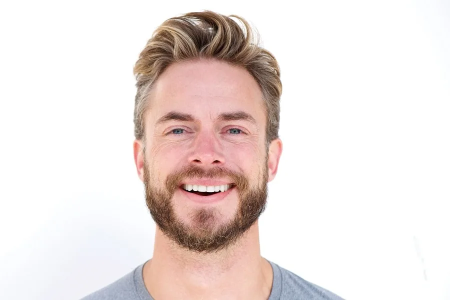 mens hairstyle with dirty blonde hair highlights