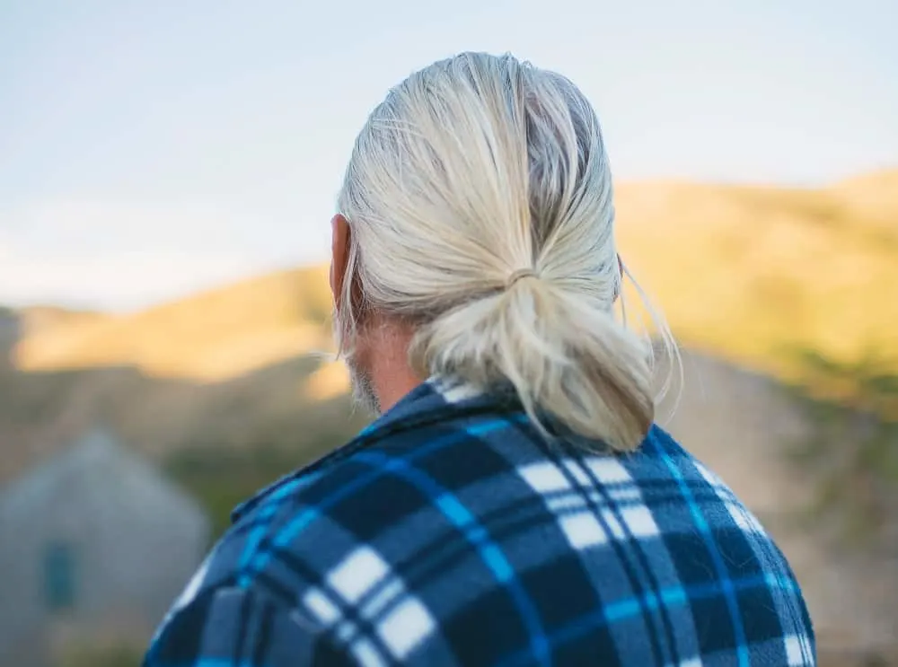 men's loose ponytail