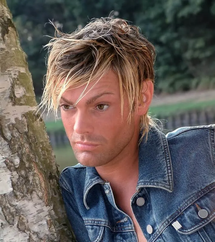 men's messy hair with blonde highlights
