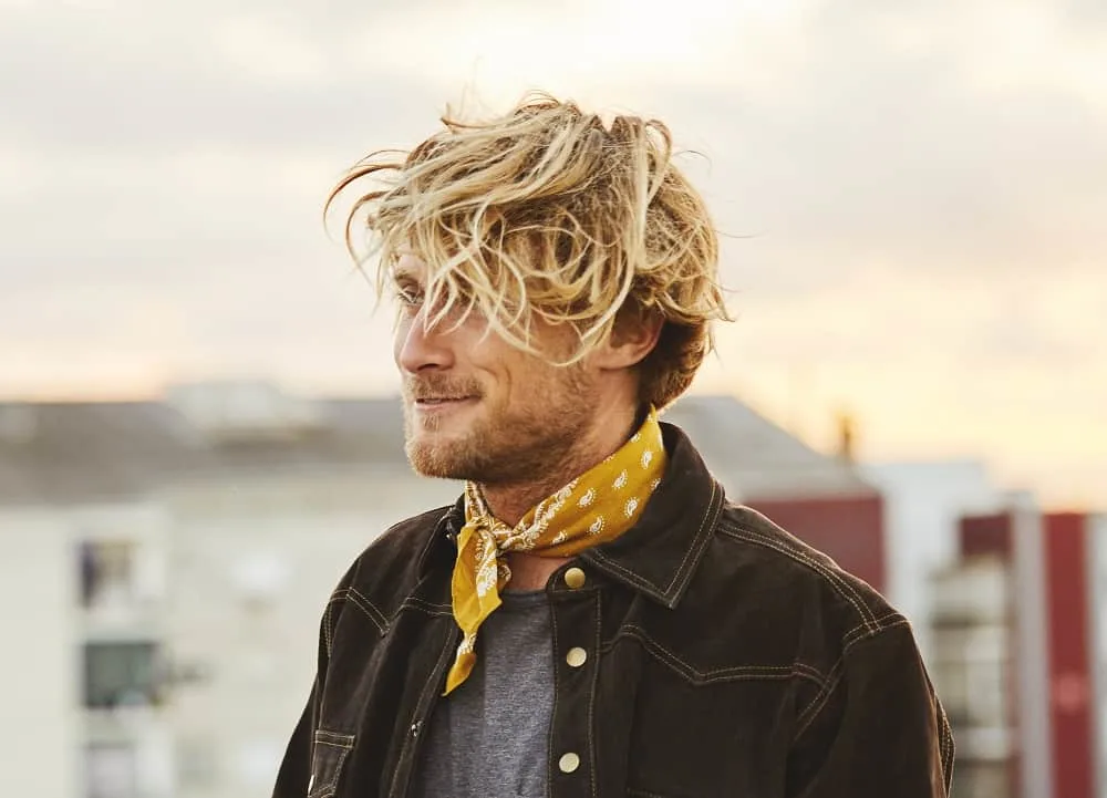 men's messy layered hairstyle