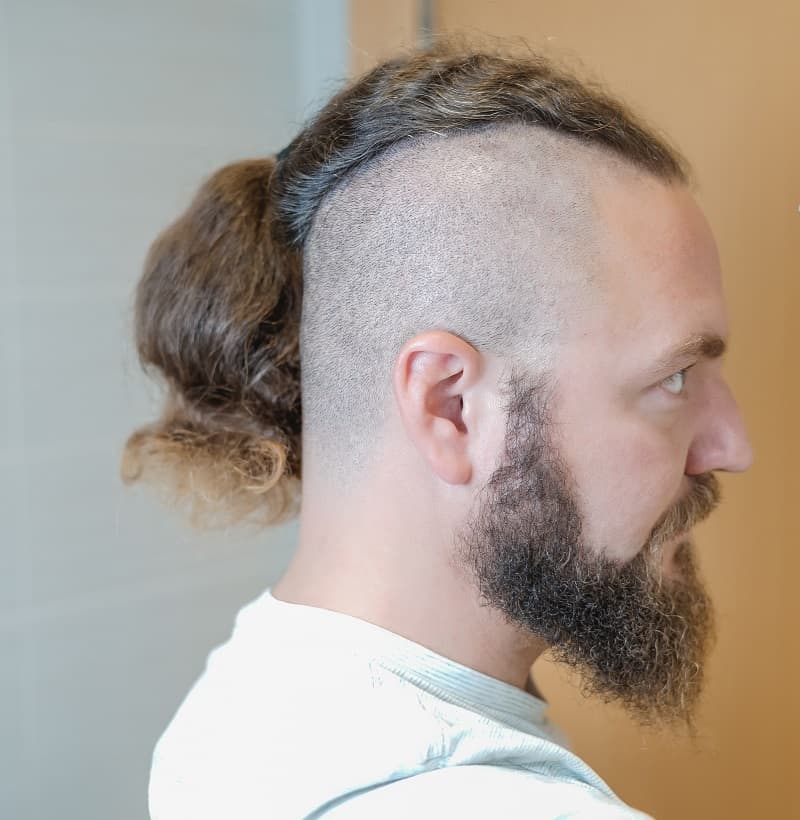 men's ponytail with shaved sides