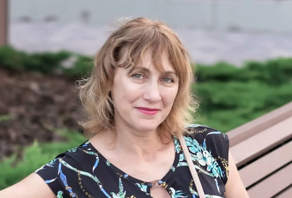 messy bob haircut for over 50 with fine hair