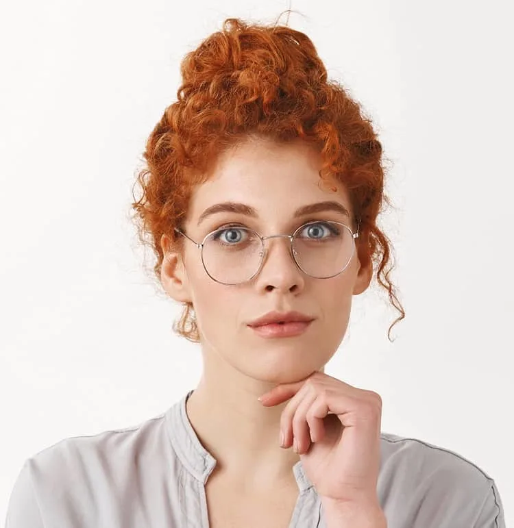 messy bun for short curly hair