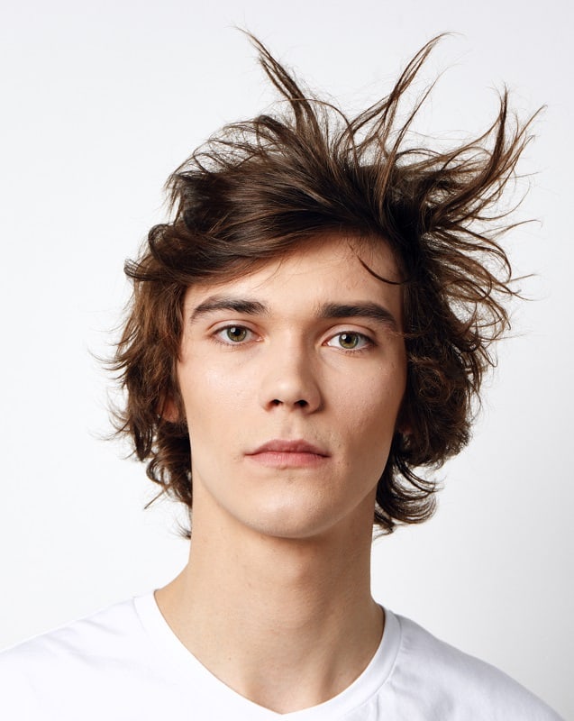 messy disheveled hairstyle for guys