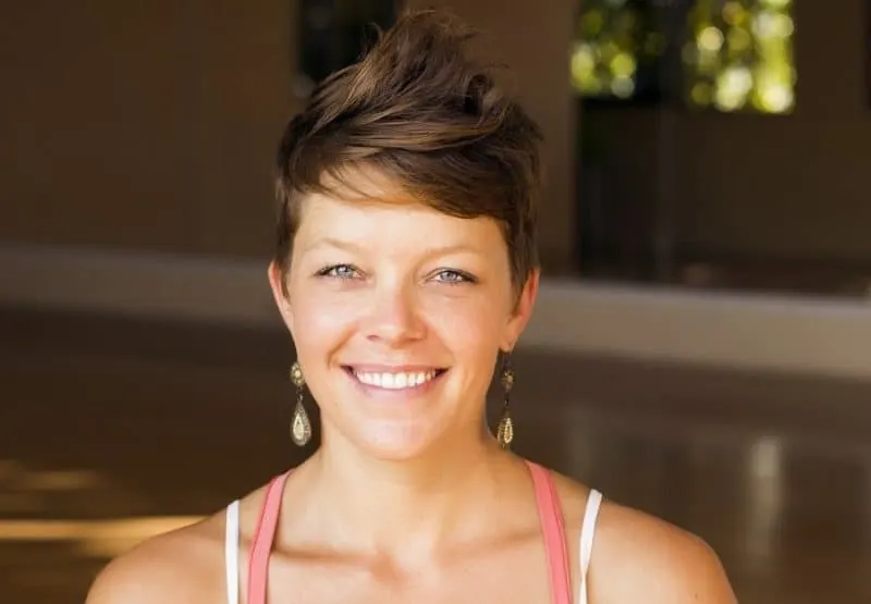 messy pixie cut for yoga