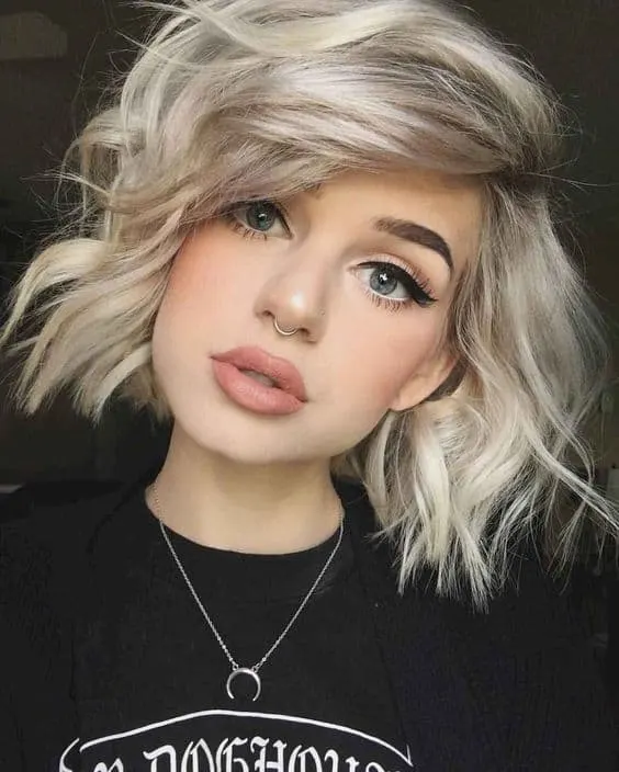 short messy blonde bob