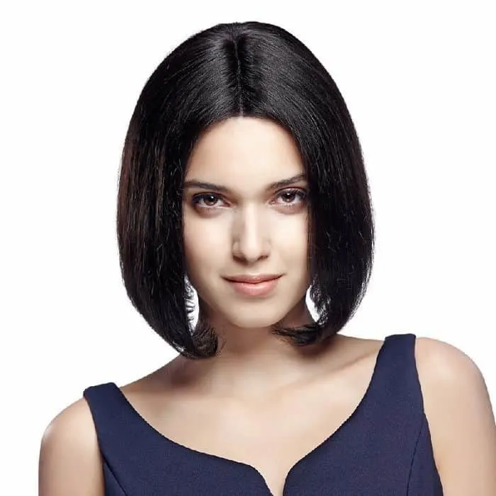 bob with middle part for women