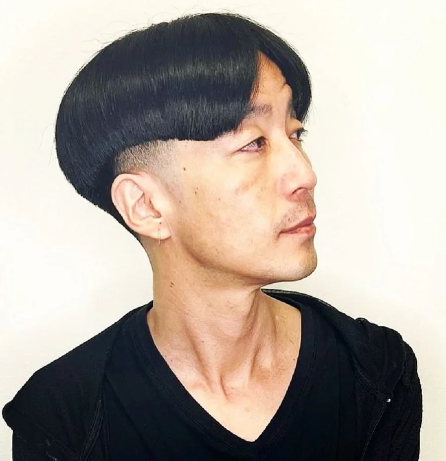 middle part mushroom haircut for men