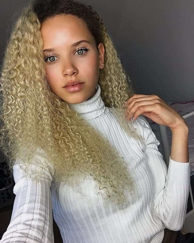25 Curly Hairstyles for Mixed Girls to Try with Confidence [2023]