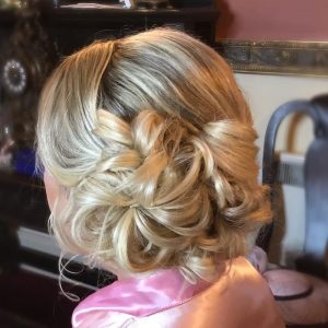 90 Glamorous Mother of The Bride Hairstyles (2022 Trends)