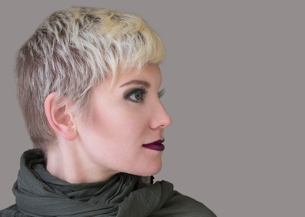 natural grey hair with blonde highlights
