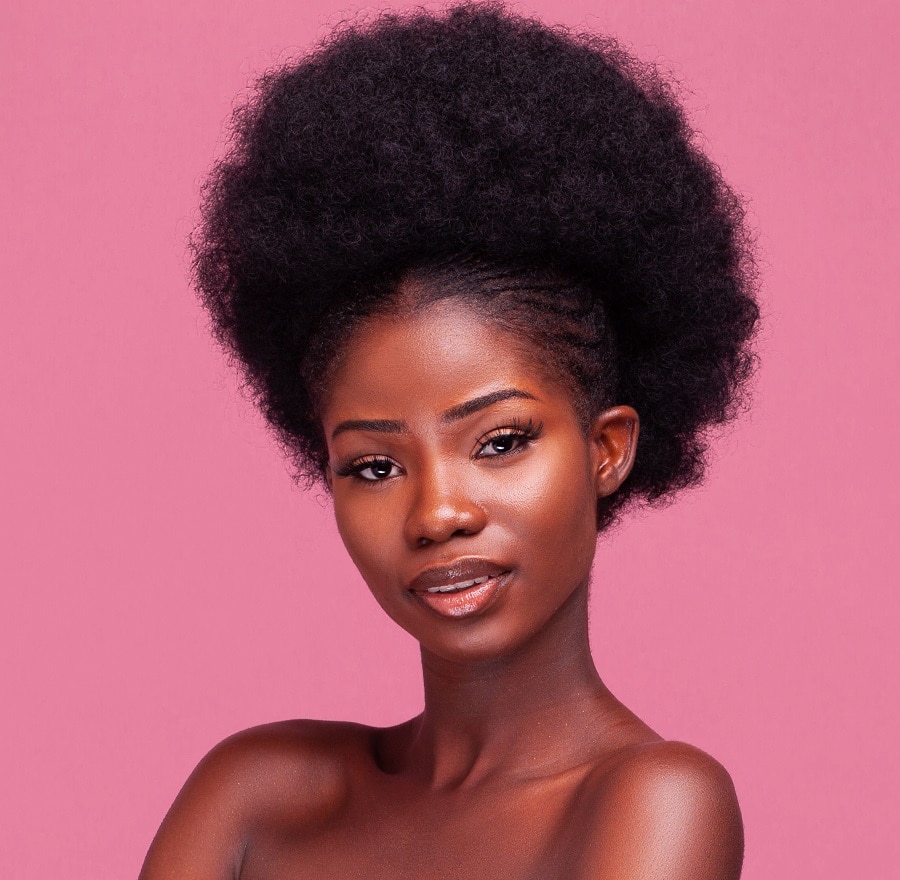 Natural hairstyle for black women with oval faces