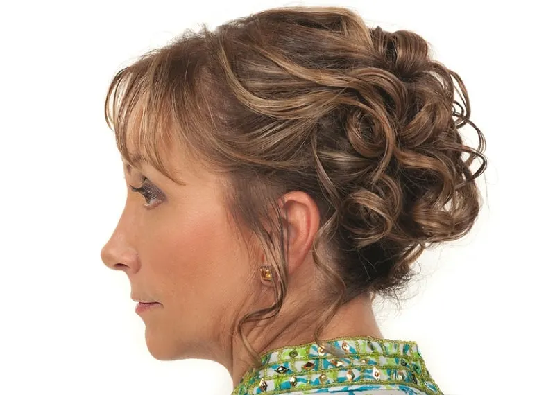 older women hair with highlights