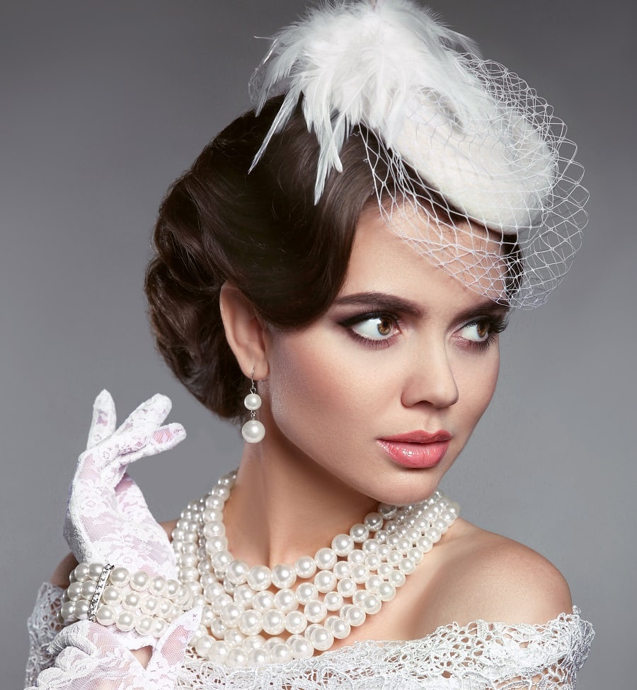 Bridal brooch with hat