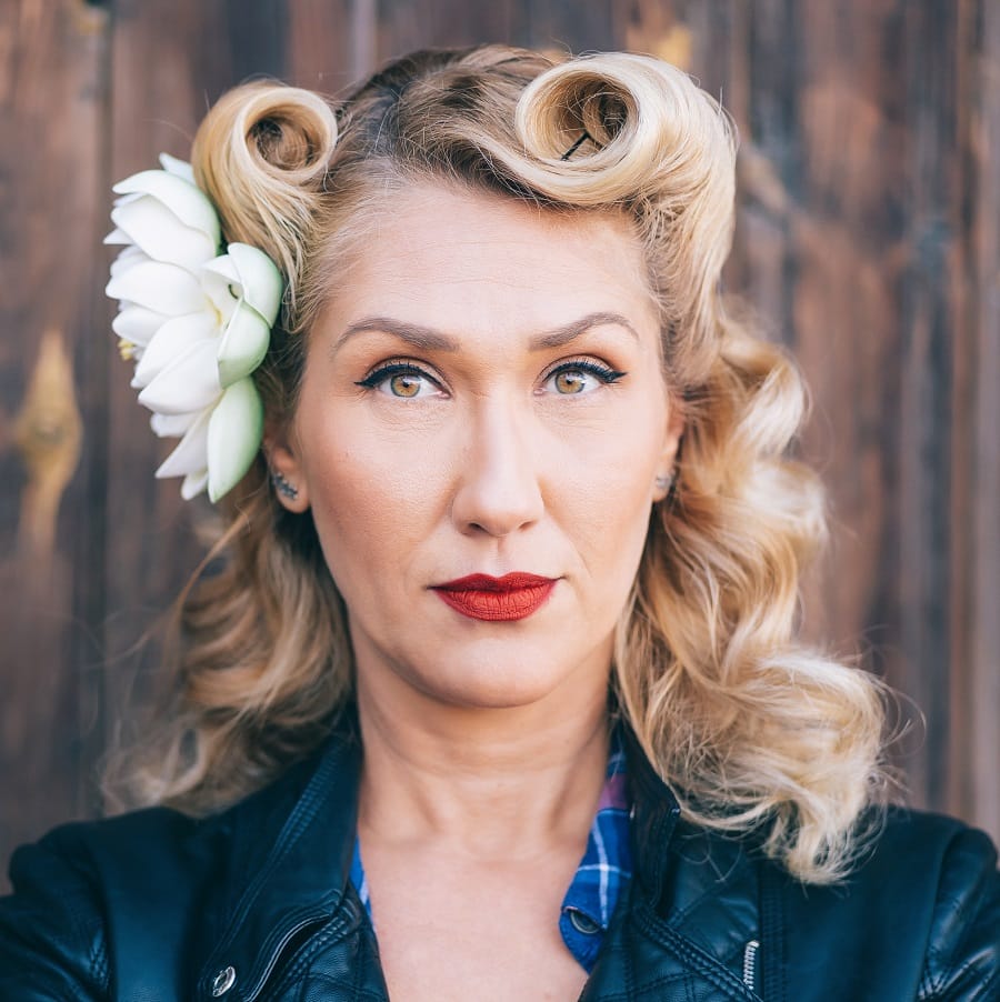 pin up hairstyle for 35 year old woman