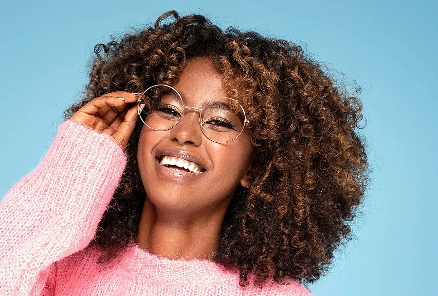 pintura highlights for black women with glasses