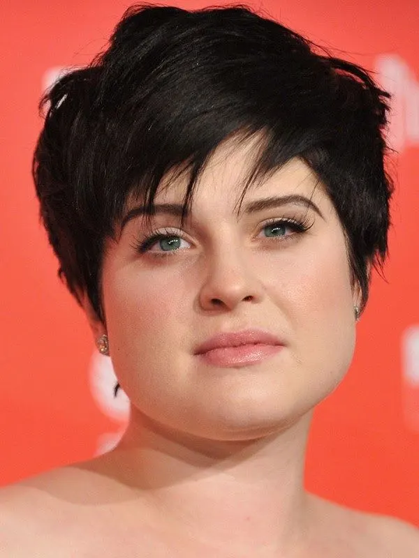 12 Effortless Pixie Cuts for Women with A Fat Face