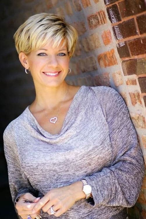 blonde pixie cut for round face