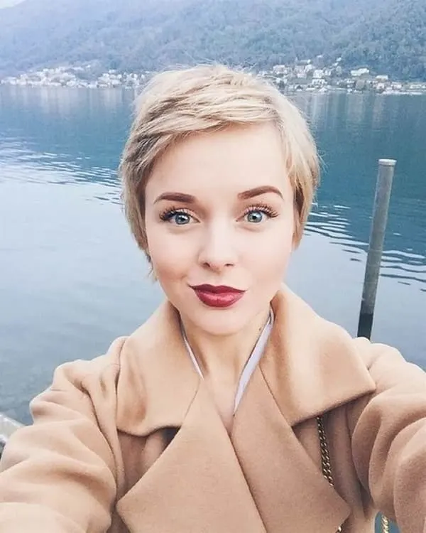 Blonde Short Pixie Cut for Round Face