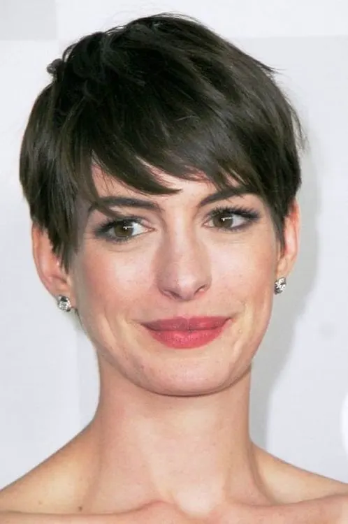 round face women with pixie cut
