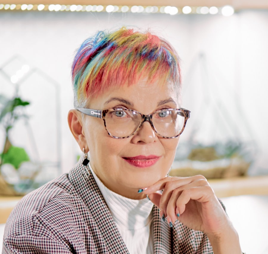 pixie hairstyle for women over 50 with glasses
