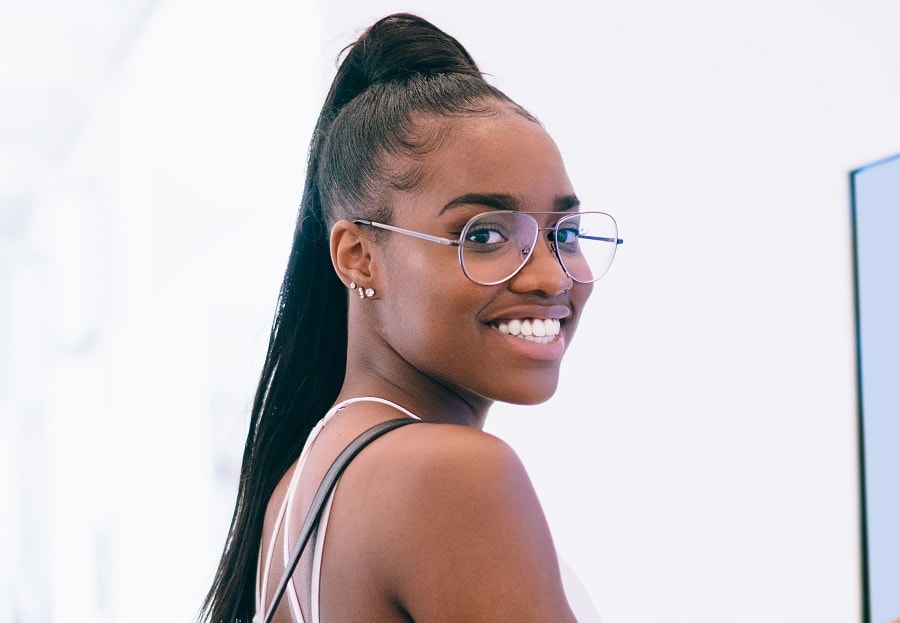 ponytail for black women with glasses
