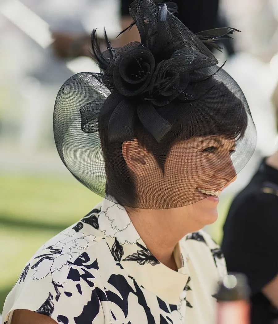 race day hairstyle with fascinator