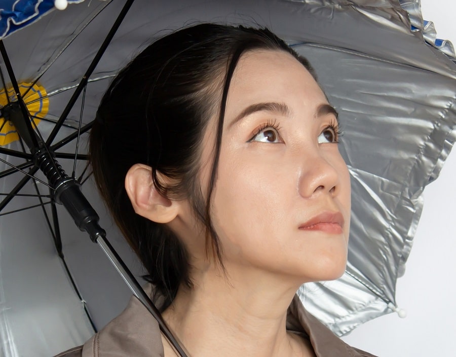 rainy day hairstyle for Asian women